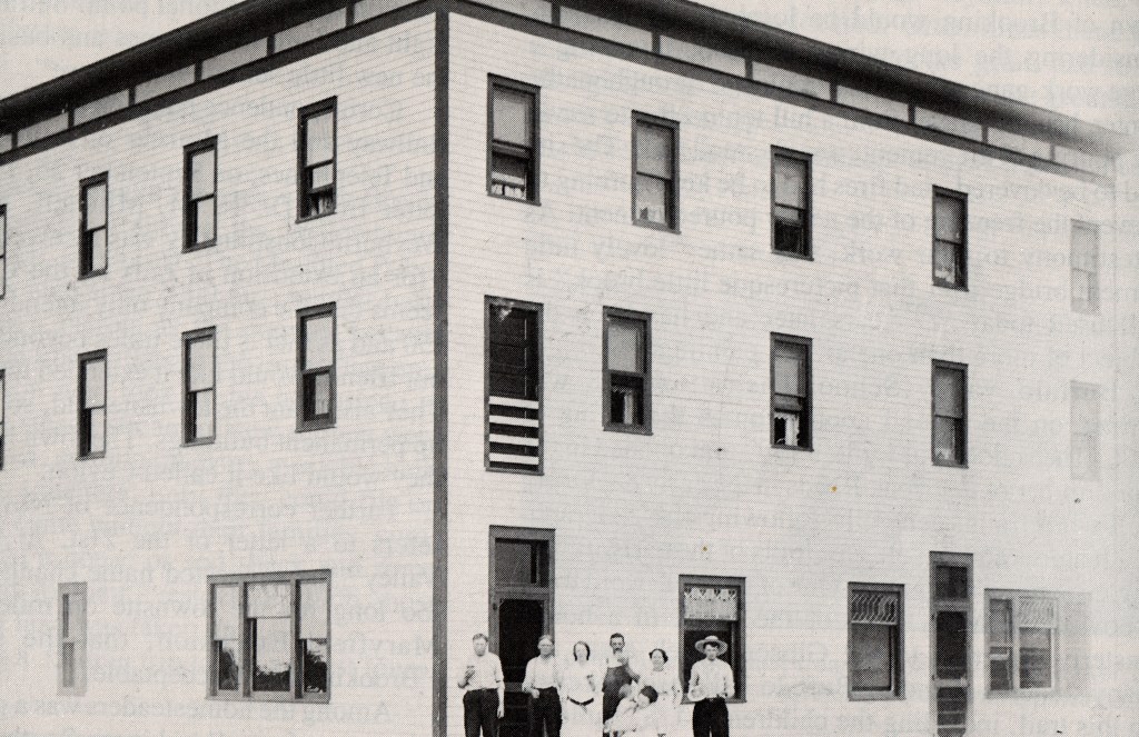 Brooking Hotel in 1915***